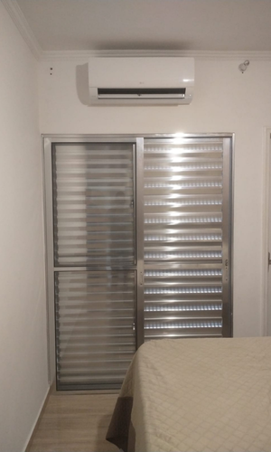 Ar-condicionado-instalado-em-ambiente-interno-em-cima-de-uma-porta-Climatiza-sorocaba-e-regiao.png